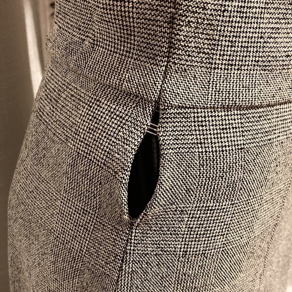 NWT fdress in woven fabric. Cap sleeves, and seam at waist. … - Picture 14 of 14